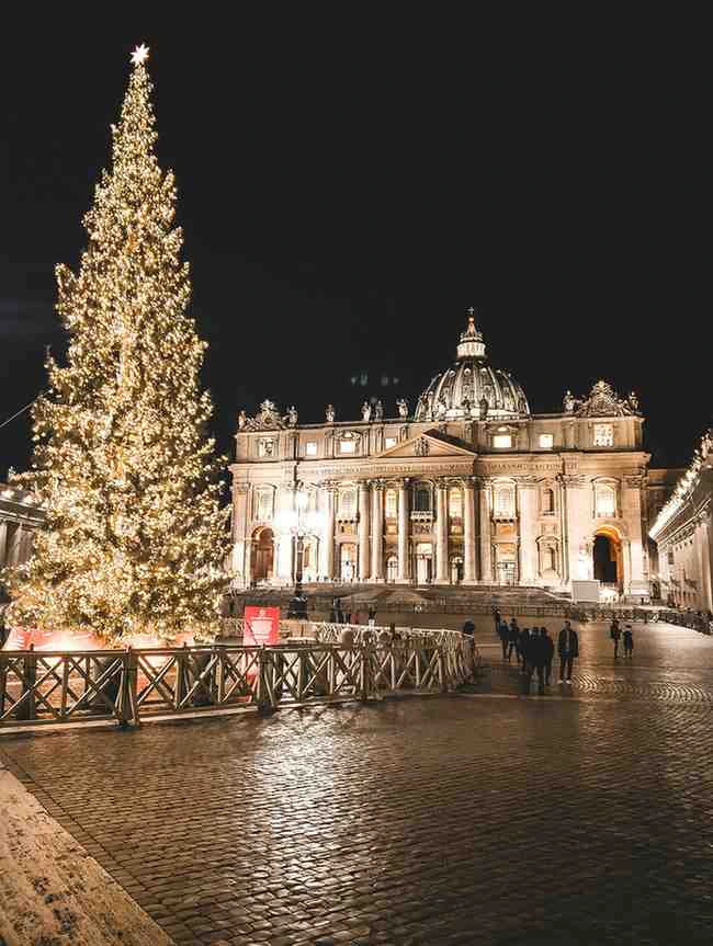 St. Peter’s Square at the Vatican during Christmas as Pope Leo delivers a peace message urging Ukraine and Russia to begin direct talks.