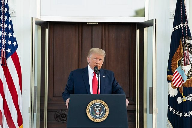 U.S. President Donald Trump speaks during a White House press conference, illustrating U.S. foreign policy decision-making amid tensions with Iran.