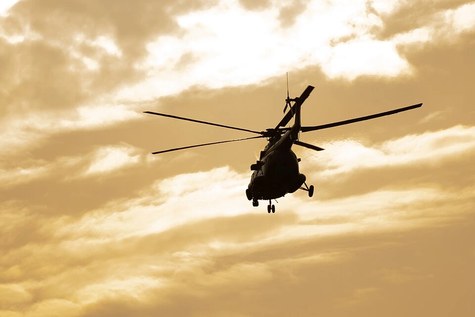 File photo of an Iranian military helicopter flying in the sky, used to illustrate a crash incident in Dorcheh, Isfahan province
