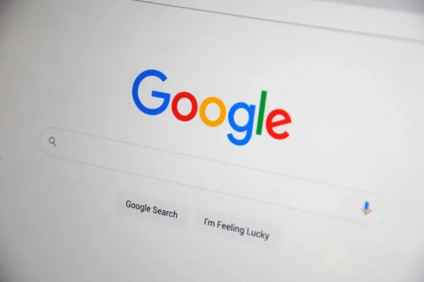 Google search page showing homepage interface amid AI-generated headlines test in search results